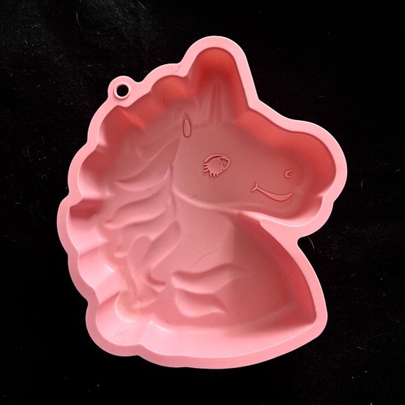 2 Pieces Unicorn Silicone Bakeware - Picture 2 of 12